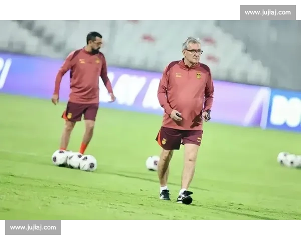 国家队新帅亮相备战世界杯预选赛全力冲击出线目标加强阵容磨合展现信心决心 国家队新帅亮相备战世界杯预选赛全力冲击出线目标加强阵容磨合展现信心决心